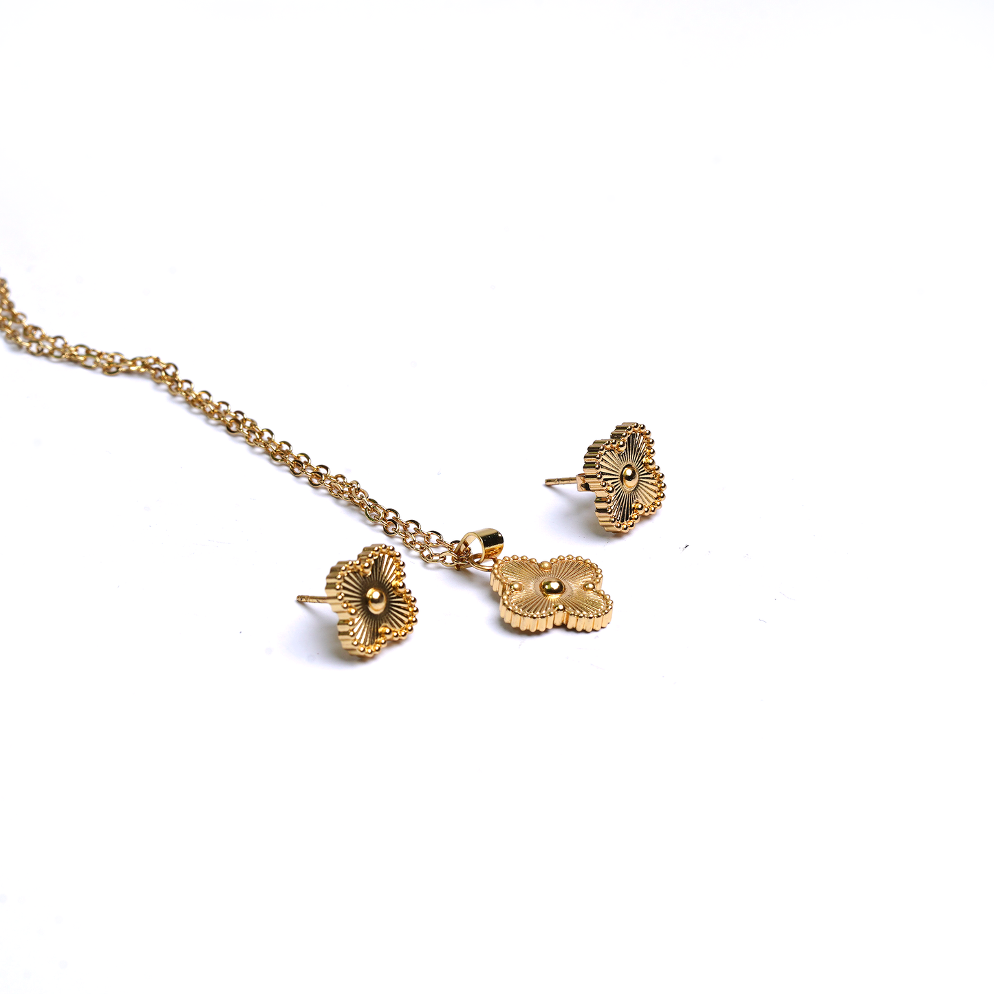 The Radiant Clover Chain